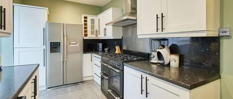 House | 2 bedrooms, iron/ironing board