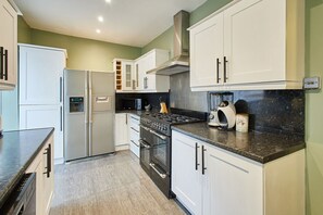 House | 2 bedrooms, iron/ironing board - Host Stay Fifth Avenue (York)