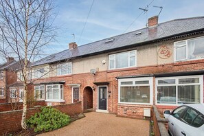 House | 2 bedrooms, iron/ironing board - Host Stay Fifth Avenue (York)