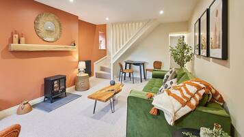 2 bedrooms, iron/ironing board, Internet