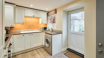 2 bedrooms, iron/ironing board, Internet