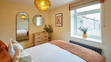 2 bedrooms, iron/ironing board, Internet