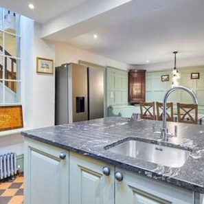 Casa | 5 quartos, ferros/tábuas de passar roupa