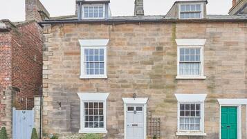 House | 3 bedrooms, iron/ironing board, Internet