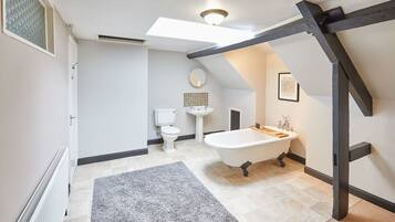 House | 3 bedrooms, iron/ironing board, Internet