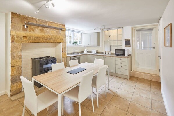 House | 3 bedrooms, iron/ironing board, Internet
