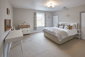 House | 3 bedrooms, iron/ironing board, Internet
