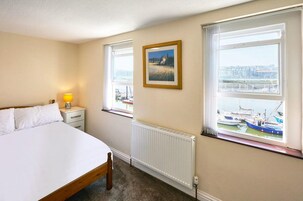 House | 2 bedrooms, iron/ironing board, Internet