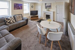 House | 2 bedrooms, iron/ironing board, Internet