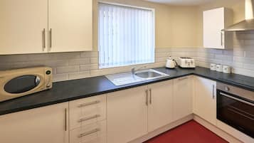 House | 2 bedrooms, iron/ironing board, Internet