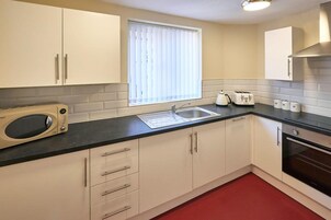 House | 2 bedrooms, iron/ironing board, Internet