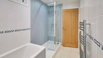2 bedrooms, iron/ironing board