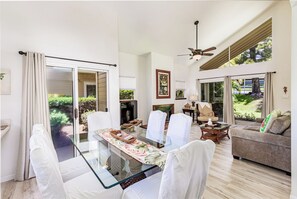 Dining - NEW! Waikoloa Hills 2 Bedroom, 2 Bathroom Condo, Pool and Golf! (Waikoloa)