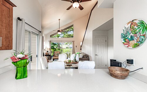 NEW! Waikoloa Hills 2 Bedroom, 2 Bathroom Condo, Pool and Golf!