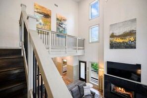 Interior - New-Good Vibrations (Sleeps 19) 3 BR, Bunkroom, Gameroom (Broken Bow)