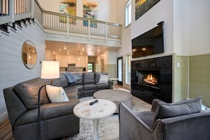 Smart TV, fireplace, table football - New-Good Vibrations (Sleeps 19) 3 BR, Bunkroom, Gameroom (Broken Bow)