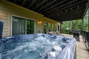 Terrace/patio - New-Good Vibrations (Sleeps 19) 3 BR, Bunkroom, Gameroom (Broken Bow)