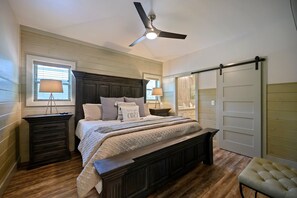 4 bedrooms, free WiFi, bed sheets - New-Good Vibrations (Sleeps 19) 3 BR, Bunkroom, Gameroom (Broken Bow)