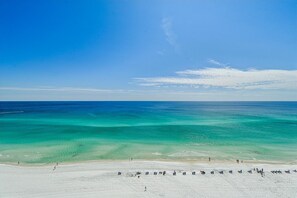 On the beach - 2 bedroom, 2 bath Gulf-front condo! (Destin)