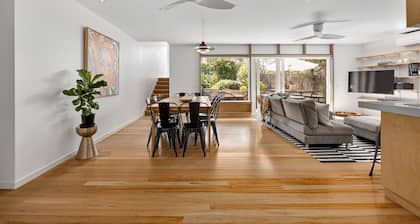 Palm Springs Oasis : 4 BR, 3 BA House in BLAIRGOWRIE, Sleeps 10