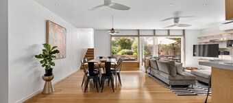 Palm Springs Oasis : 4 BR, 3 BA House in BLAIRGOWRIE, Sleeps 10