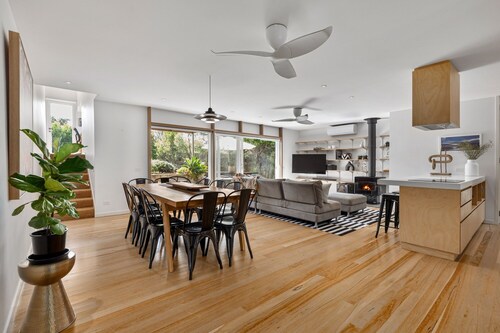 Palm Springs Oasis : 4 BR, 3 BA House in BLAIRGOWRIE, Sleeps 10