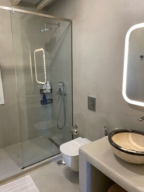 Lejlighed | Badeværelse | Hårtørrer, håndklæder