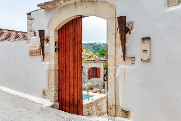 Property grounds - Villa Vereniki - BY APOKORONAS VILLAS (Gavalochori)