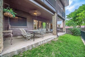 Outdoor dining - CW C113 Comal Vista (New Braunfels)
