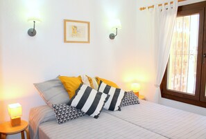 2 chambres, fer et planche à repasser, Wi-Fi gratuit, draps fournis