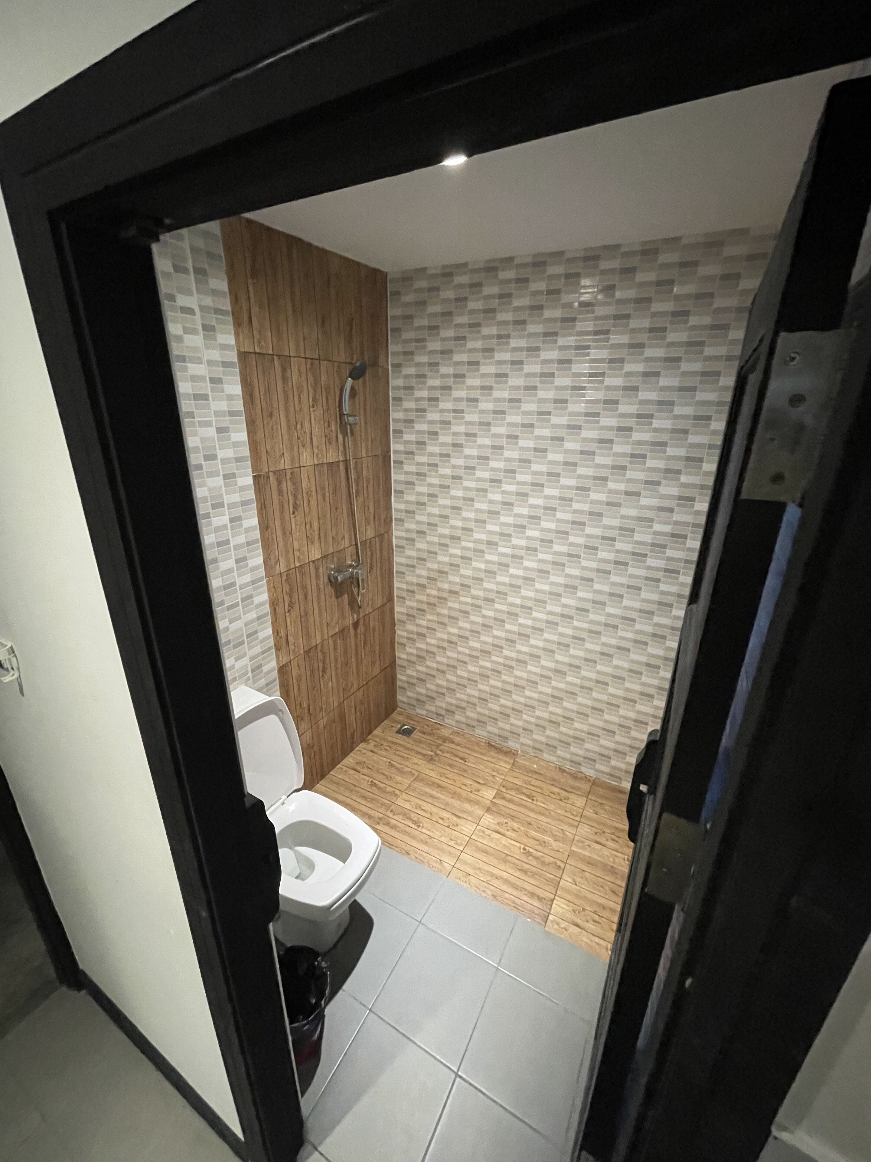 Basic Room | Bathroom | Free toiletries