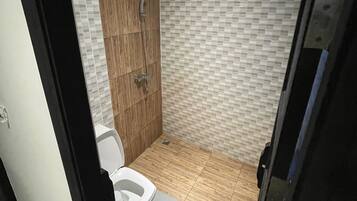 Basic Room | Bathroom | Free toiletries