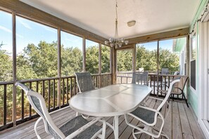 Outdoor dining - Summersalt: Private Pool | Hot Tub | Rec Room (Corolla)