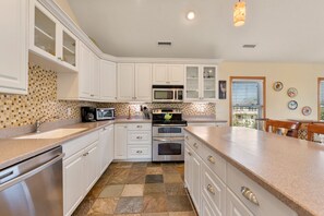 Fridge, microwave, oven, stovetop - Summersalt: Private Pool | Hot Tub | Rec Room (Corolla)