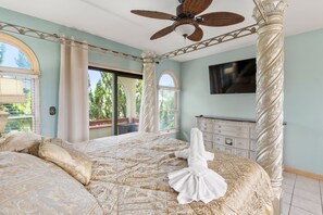 6 bedrooms, iron/ironing board, WiFi, bed sheets - Cinco de Mayo: Semi-Oceanfront | Pool and Hot Tub (Corolla)