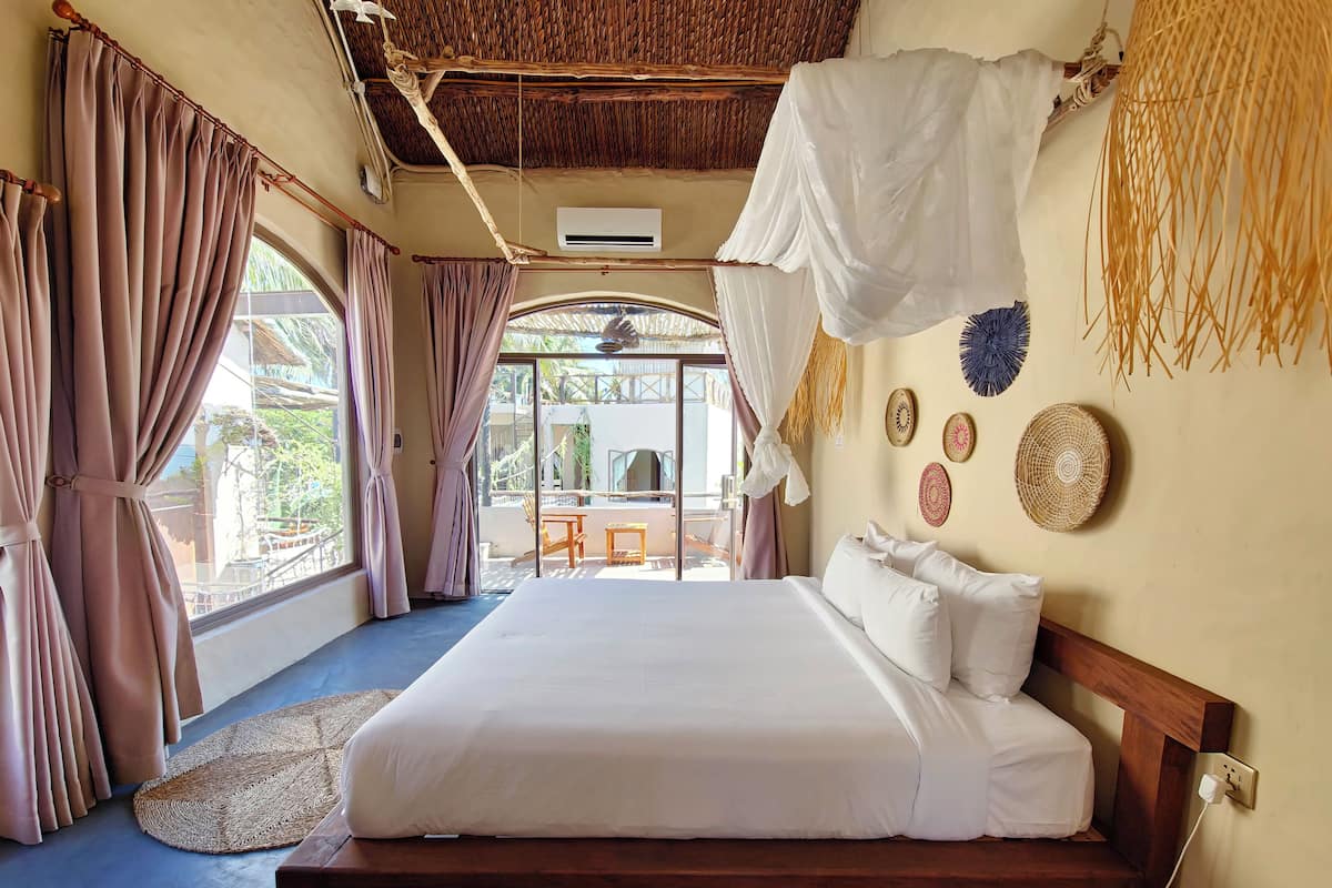 Premium Villa, Pool View | 1 bedroom, hypo-allergenic bedding, down comforters