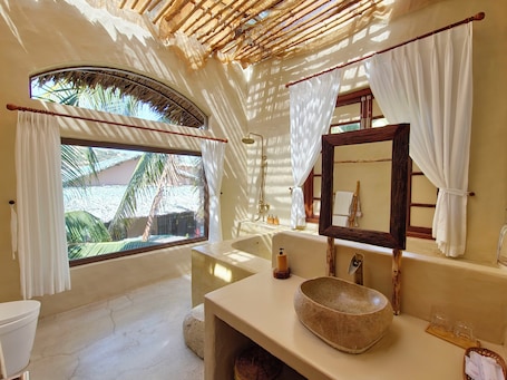 Premium Villa, Pool View | Bathroom. Red Sands Mui Ne