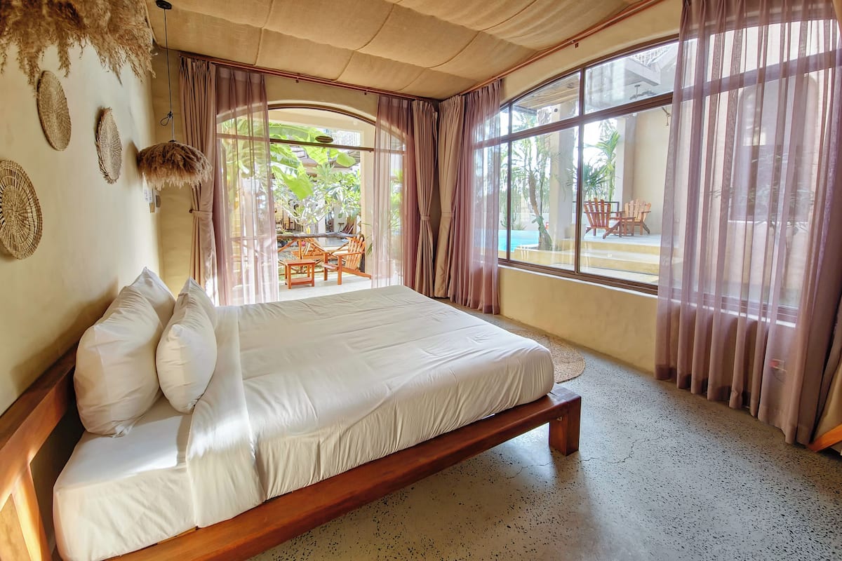 Panoramic Villa, Pool View | 1 bedroom, hypo-allergenic bedding, down comforters