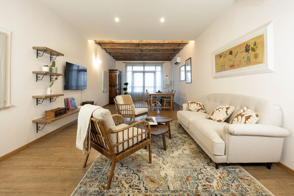 Smart TV - Palazzo Gessi Room and Breakfast (Borghi)