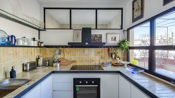 Réfrigérateur, four, plaque de cuisson, lave-vaisselle