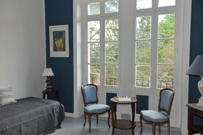 1 bedroom, WiFi, bed sheets - Chambre Iris - 2/3 Personnes (Bazoges-en-Pareds 85)