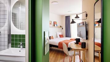 1 bedroom, desk, laptop workspace, soundproofing