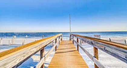 New! Gulf Front Condo Has An Endless Blue Horizon At Ocean Breeze West!