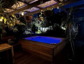 Outdoor spa tub - Your home away from home! (Cape Town)