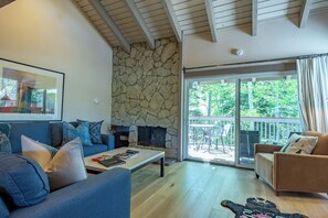 TV, fireplace - Snowcreek Condo 1555 - Easy Walk to Hiking Trails, Pool & Hot Tub Onsite (Sun Valley)