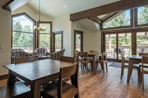 Dining - Snowcreek Condo 1555 - Easy Walk to Hiking Trails, Pool & Hot Tub Onsite (Sun Valley)