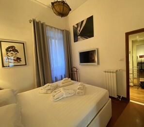 1 bedroom, iron/ironing board, WiFi, bed sheets - Exclusive, historic suite with frescoed ceilings in historic 17th century mansion (Roma)