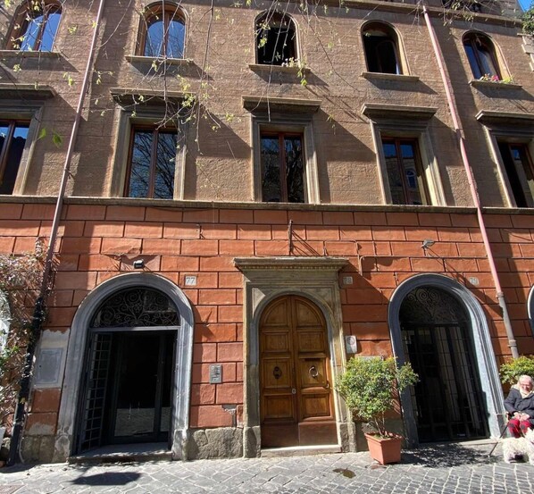 Exterior - Exclusive, historic suite with frescoed ceilings in historic 17th century mansion (Roma)