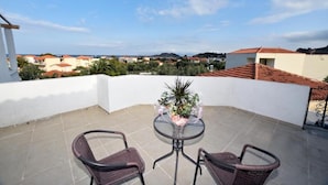 Unclassified image, 3 of 7, button - Chalkiotis hotel  (Lesvos)