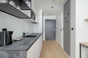 Mini-fridge, microwave, stovetop, coffee/tea maker - Modern Studio by Renters (Poznan)